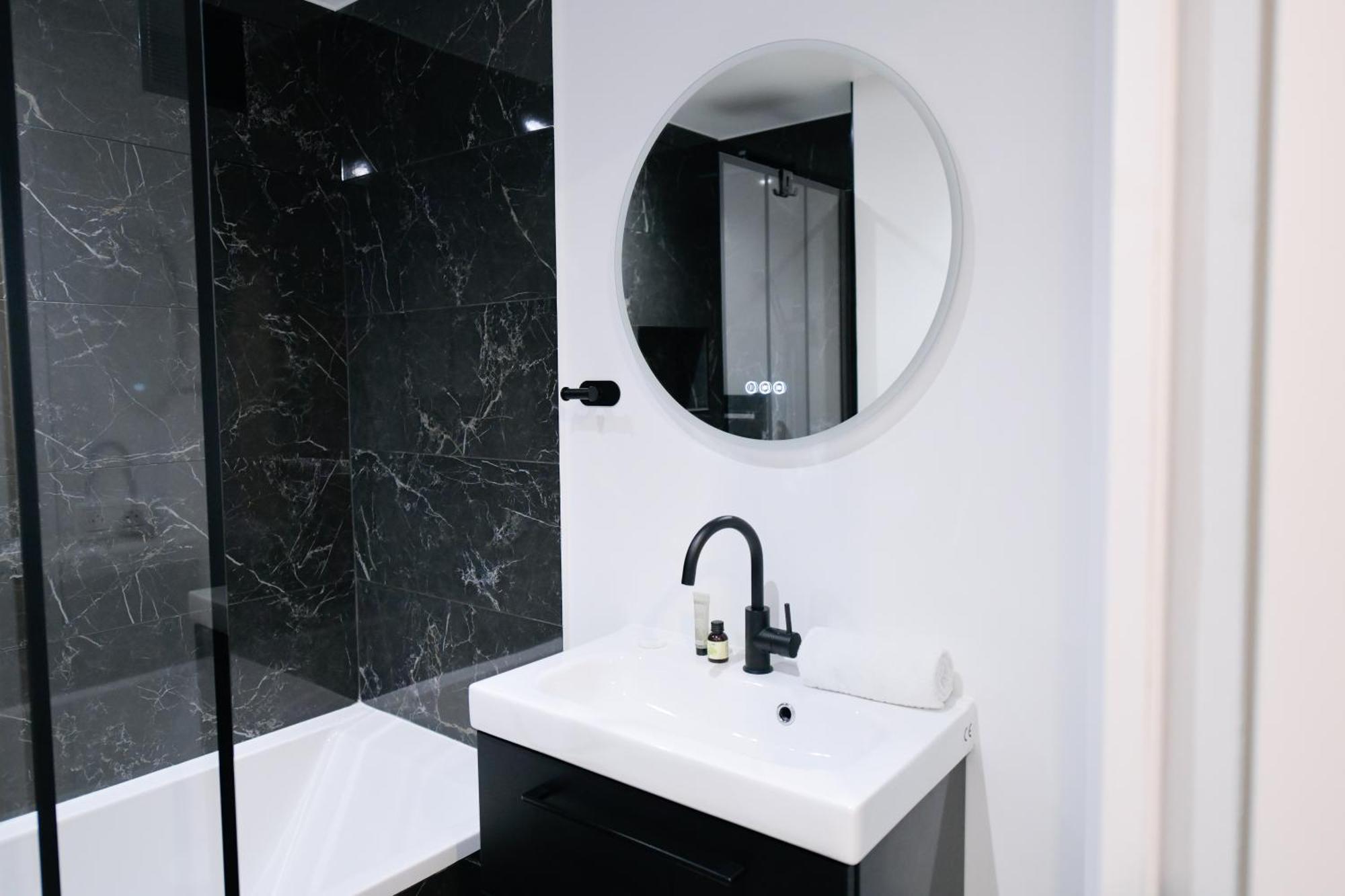 Montmartre Marvel! Designer Apartment Near Metro Paris Extérieur photo